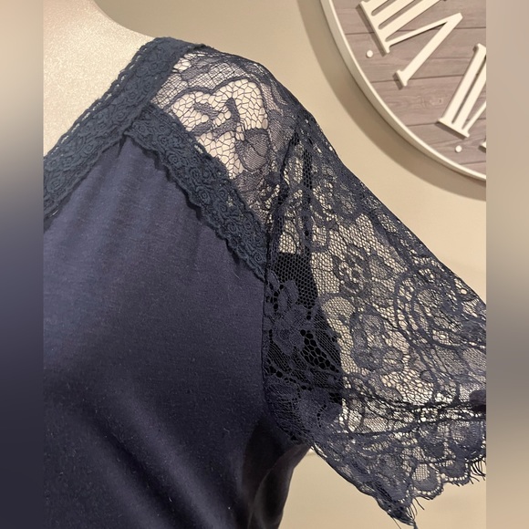 Women's Blue Lace Short Sleeve Top Size Medium - Picture 4 of 8